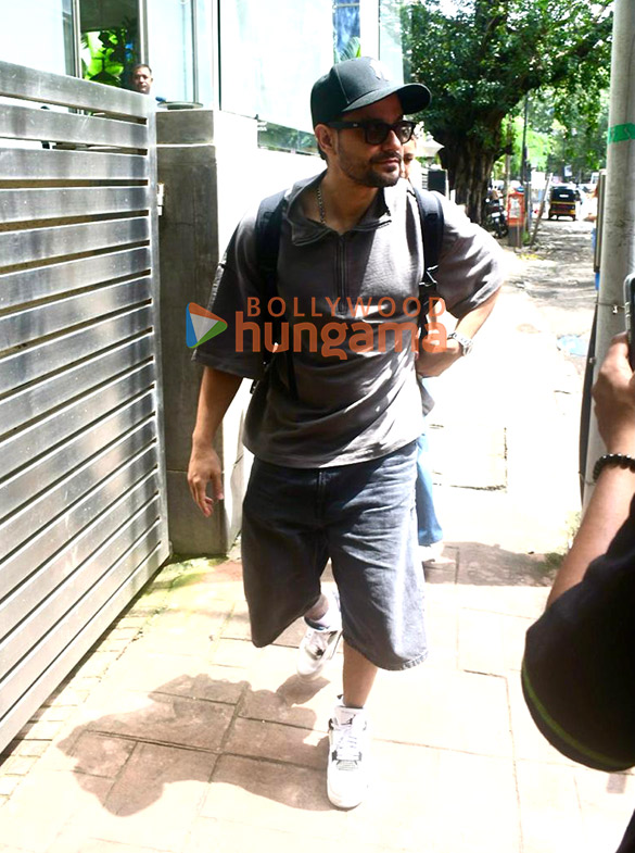 photos soha ali khan and kunal kemmu snapped outside a cafe in bandra 2