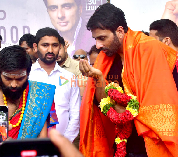 photos sonu sood celebrates his birthday with fans 1