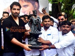 Photos: Sonu Sood celebrates his birthday with fans