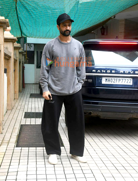 photos vicky kaushal snapped in khar 3 2