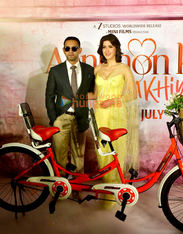 photos vikrant massey shanaya kapoor others grace the trailer launch of aankhon ki gustaakhiyan 4