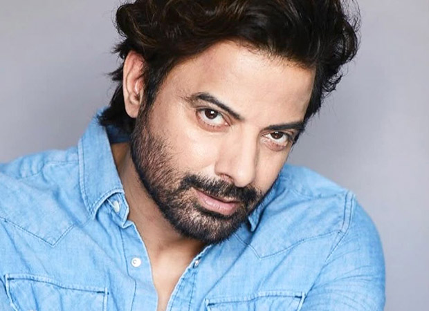 Rahul Bhat hosts lavish Kashmiri dinner for The Wives team; director Madhur Bhandarkar attends