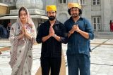 Rajkummar Rao, Manushi Chhillar & Pulkit visit Bangla Sahib seeking blessings for Maalik