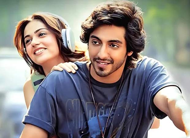 Saiyaara fever grips theatres as audiences turn screenings into live concerts, watch
