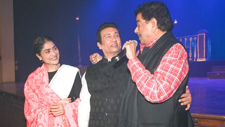 Shekhar Suman, Geetika Tyagi, Shatrughan Sinha, Anees Bazmee and others snapped attending the upcoming play ‘Ek Mulaqat’