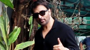 Sonu Sood looks dashing in black