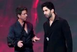 SRK teaches Lakshya ‘Star wali Entry’ at Ba***ds of Bollywood Trailer Launch!
