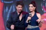 Gautami Kapoor’s BOUGIE interaction with SRK at Ba***ds of Bollywood Trailer Launch