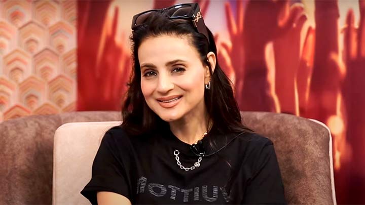 What’s In My Bag with Ameesha Patel | Fashion | Lifestyle | Bollywood Hungama