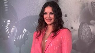 Glitter Goddess fr! Sunny Leone in a pink blazer is just wow