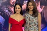 Mrunal Thakur & Nushrratt Bharuccha having a lil chit chat