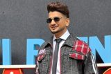 Munawar Faruqui’s rangeen look