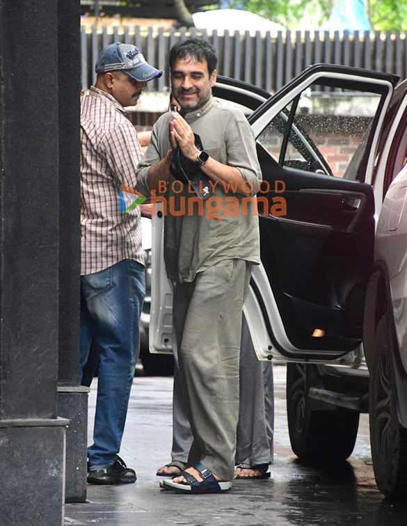 pankaj snapped at excel entertainments office in bandra 3