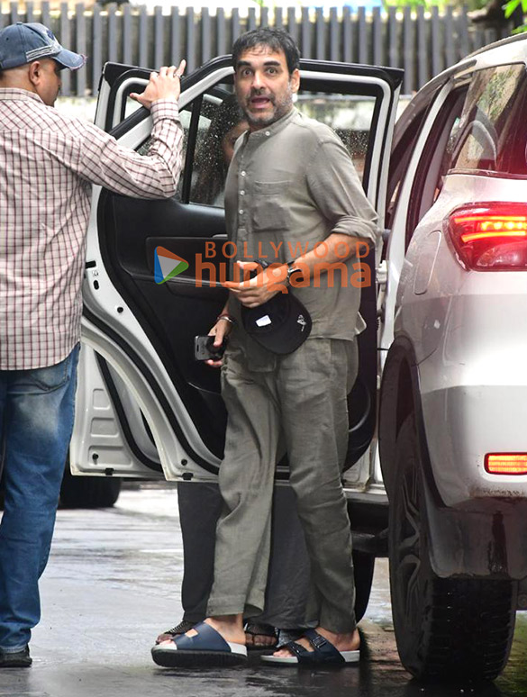 pankaj snapped at excel entertainments office in bandra 5