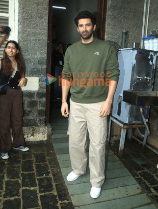 Photos: Aditya Roy Kapur snapped in Town