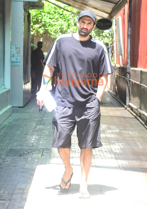 Photos: Aditya Roy Kapur snapped outside an eye clinic in Bandra Photos: Aditya Roy Kapur snapped outside an eye clinic in Bandra