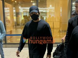 Photos: Allu Arjun and Giorgia Andriani snapped at the airport Photos: Allu Arjun and Giorgia Andriani snapped at the airport