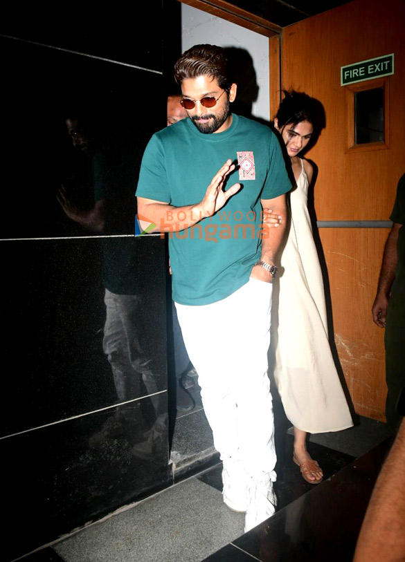 photos allu arjun with wife and kids snapped outside a restaurant in bkc 3