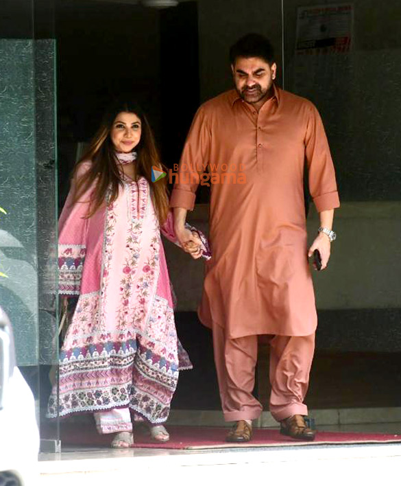 photos arbaaz khan sshura khan and arpita khan snapped at alvira khan agnihotris house in bandra for raksha bandhan 2