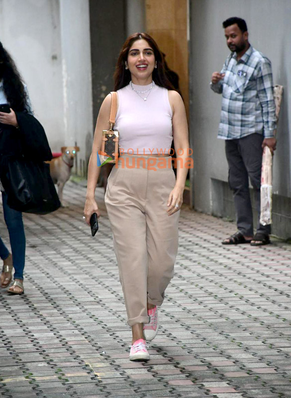 photos bhumi pednekar snapped at tips office in khar 4