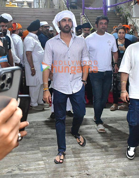 photos bobby deol daisy shah and others attend late sundar singh jollys prayer meet 7
