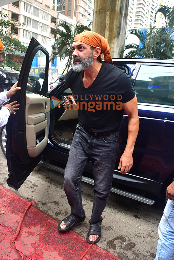 photos bobby deol daisy shah and others attend late sundar singh jollys prayer meet 8