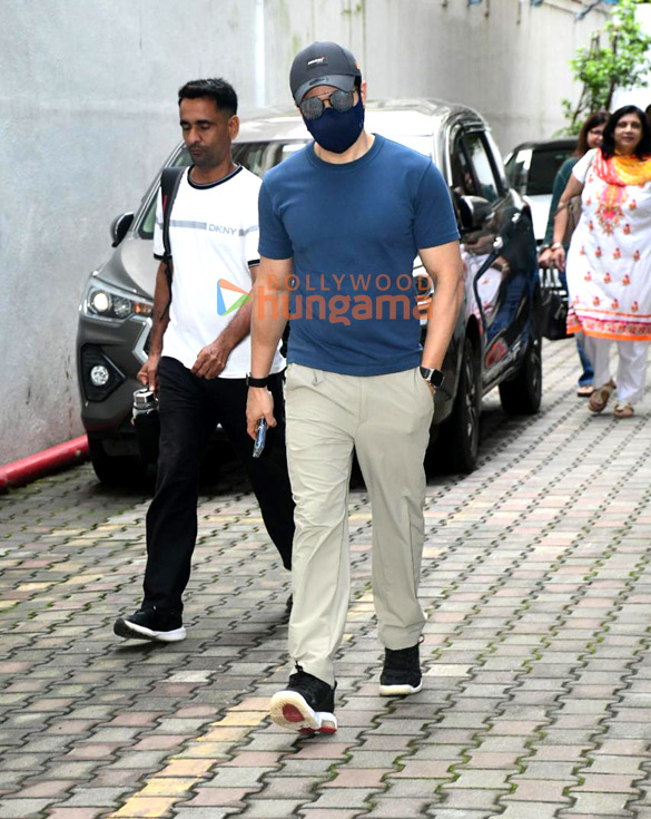 photos emraan hashmi snapped in bandra 4 4