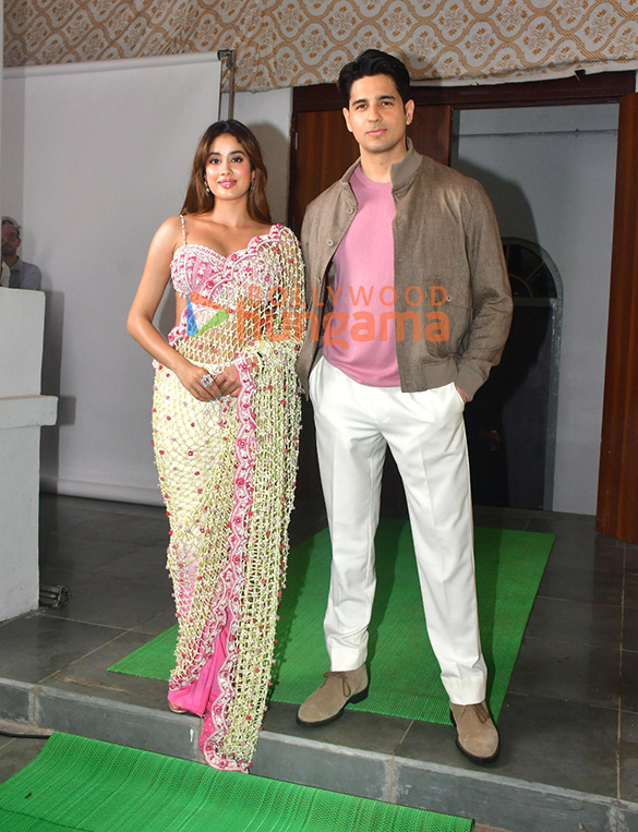 photos janhvi kapoor and sidharth malhotra snapped promoting param sundari on the sets of the kapil sharma show 4