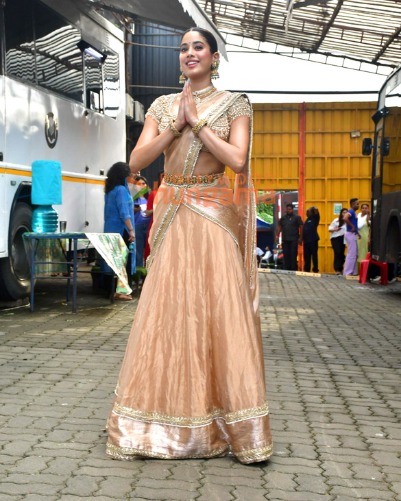 photos janhvi kapoor snapped promoting param sundari 6