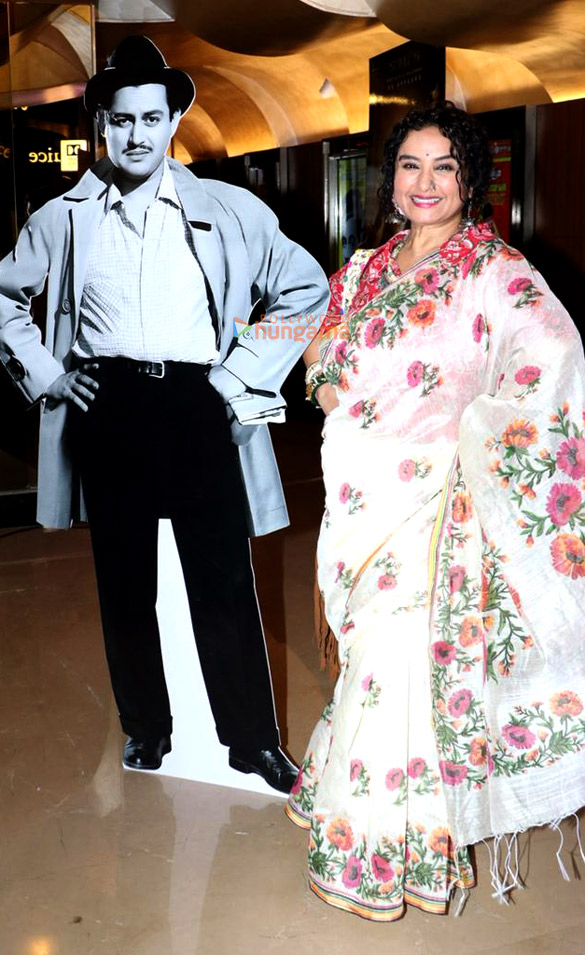 photos javed akhtar divya dutta rituparna sengupta and others attend the premiere of guru dutts pyaasa 4k restored version 8