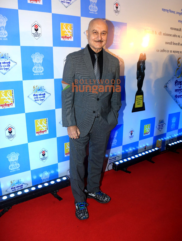 photos kajol tanuja cm devendra fadnavis and others at an award function in town 5