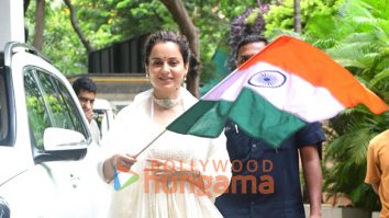 Photos: Kangana Ranaut celebrates Independence Day at her residence in Khar