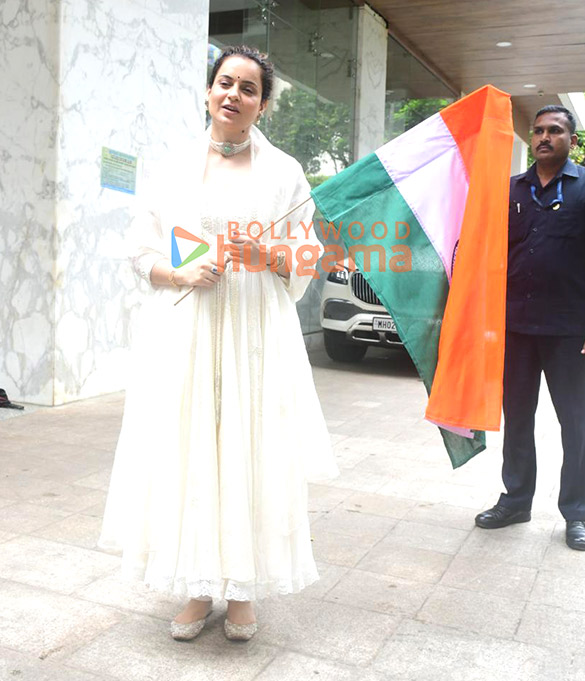 photos kangana ranaut celebrate independence day at her residence in khar 3