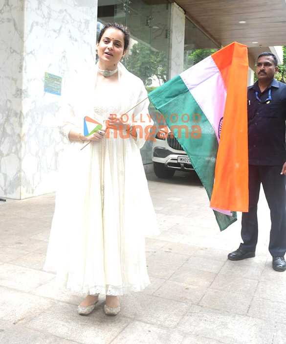 photos kangana ranaut celebrate independence day at her residence in khar 5