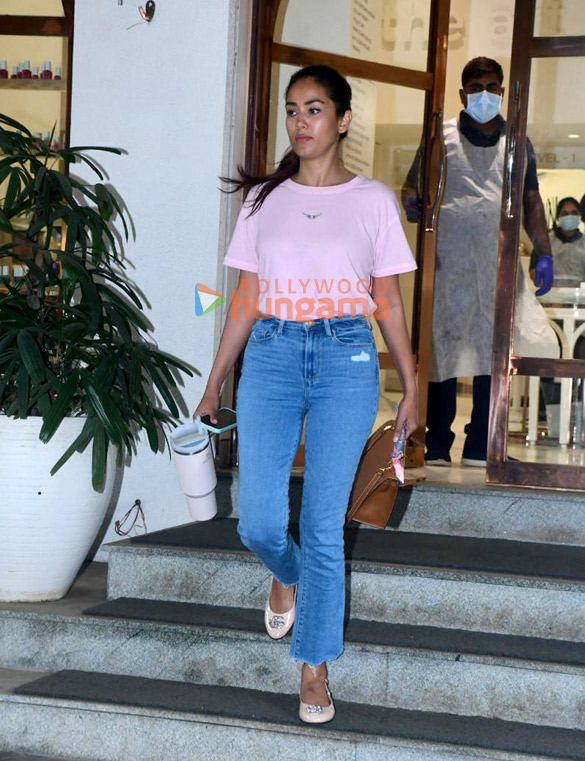photos mira rajput kapoor snapped outside a salon in bandra 1 2