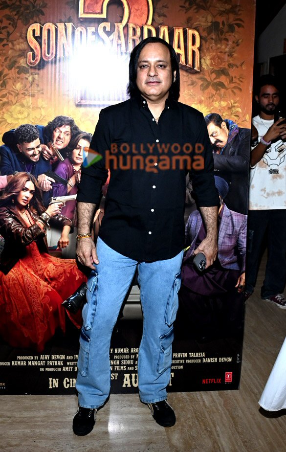 photos mrunal thakur deepak dobriyal and akanksha puri snapped at a special screening of son of sardaar 2 hosted by debutant roshni walia 13