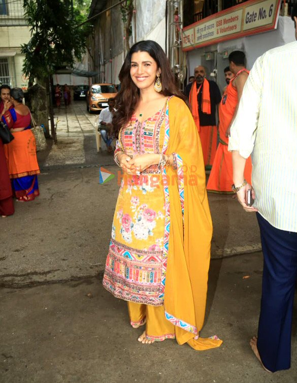 photos nimrat kaur snapped at gsb ganpati pandal 5