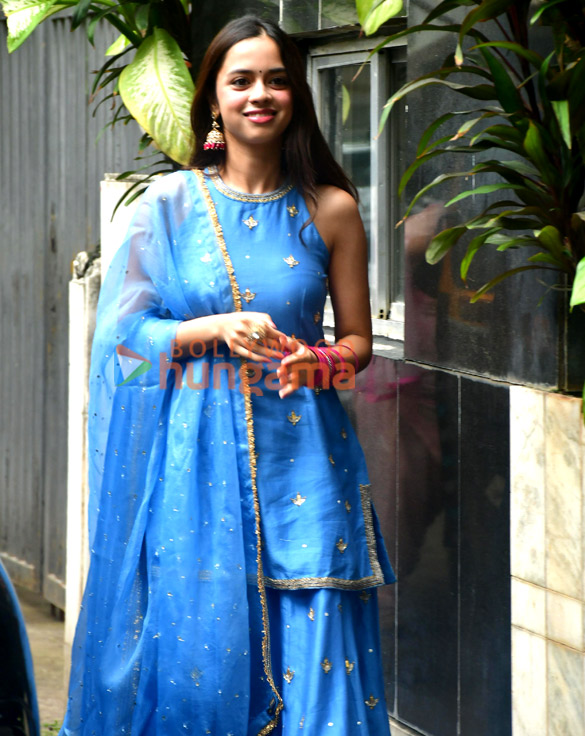 photos nitanshi goel snapped outside govindas residence in juhu 4