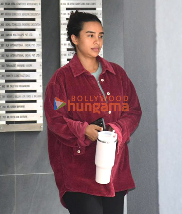 photos patralekha snapped outside a clinic in bandra 4