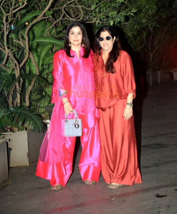 photos rakul preet singh jackky bhagnani bhushan kumar and others at bhagnani house for ganpati darshan in bandra 13