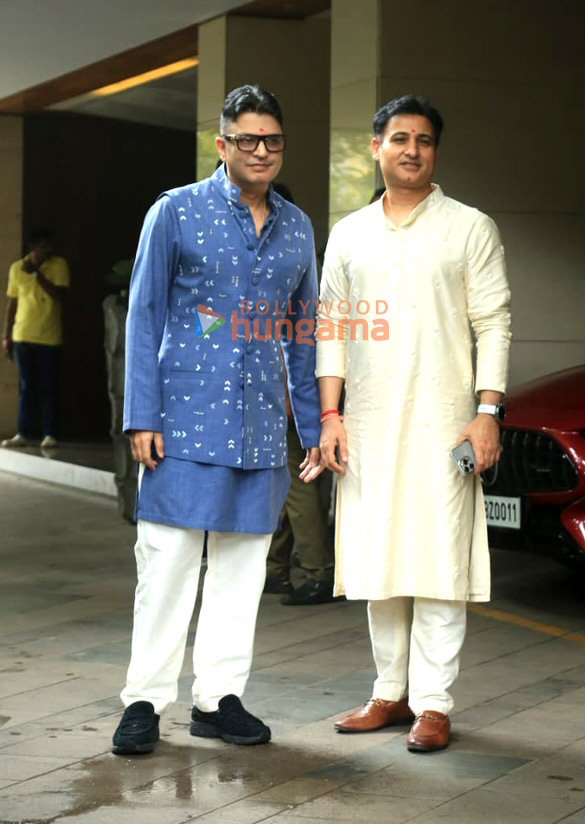 photos rakul preet singh jackky bhagnani bhushan kumar and others at bhagnani house for ganpati darshan in bandra 4
