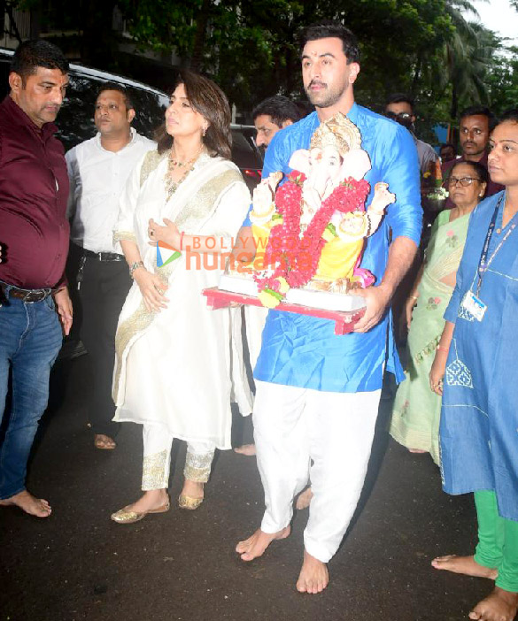 Photos: Ranbir Kapoor and Neetu Singh snapped during Ganpati visarjan Photos: Ranbir Kapoor and Neetu Singh snapped during Ganpati visarjan