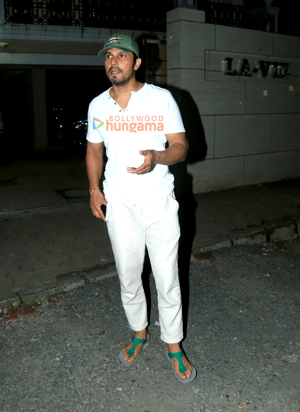 photos randeep hooda snapped in bandra 4