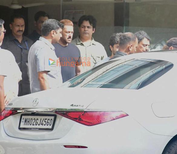 Photos: Salman Khan, Arbaaz Khan, Sshura Khan and others snapped at Alvira Khan Agnihotri’s house in Bandra for Raksha Bandhan Photos: Salman Khan, Arbaaz Khan, Sshura Khan and others snapped at Alvira Khan Agnihotri’s house in Bandra for Raksha Bandhan