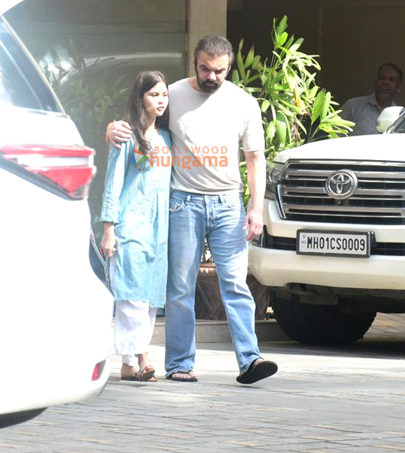 photos salman khan arbaaz khan sshura khan and others snapped at alvira khan agnihotris house in bandra for raksha bandhan 4