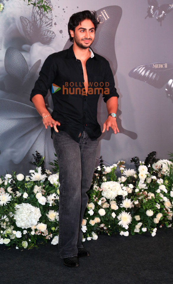 photos salman khan sohail khan sonakshi sinha and others attend arpita khan birthday and arbaaz khans pre birthday celebration at mercii in santacruz 20