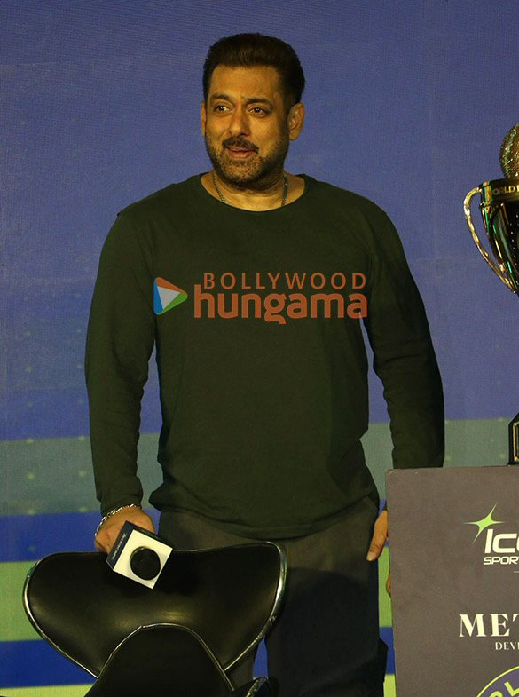 Photos: Salman Khan, Sohail Khan and others snapped at the inauguration of World Padel League Season 3 Photos: Salman Khan, Sohail Khan and others snapped at the inauguration of World Padel League Season 3