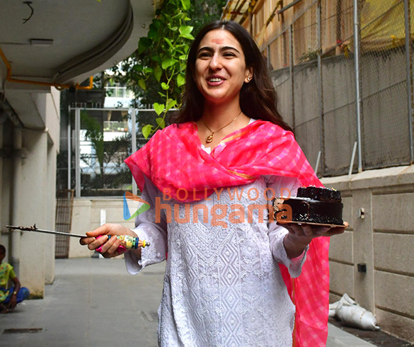 photos sara ali khan celebrates her birthday with media 5