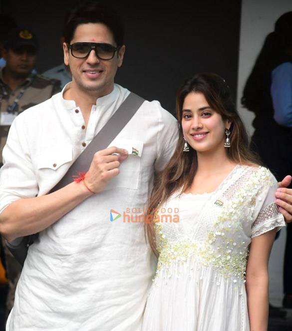 Photos: Sidharth Malhotra, Janhvi Kapoor return from Tirupati after Param Sundari promotions