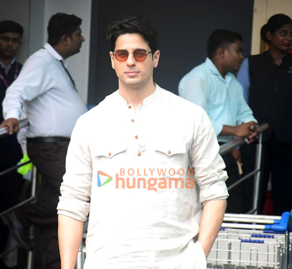 photos sidharth malhotra janhvi kapoor snapped at kalina airport as they head to tirupathi to seek blessings ahead of param sundari 4